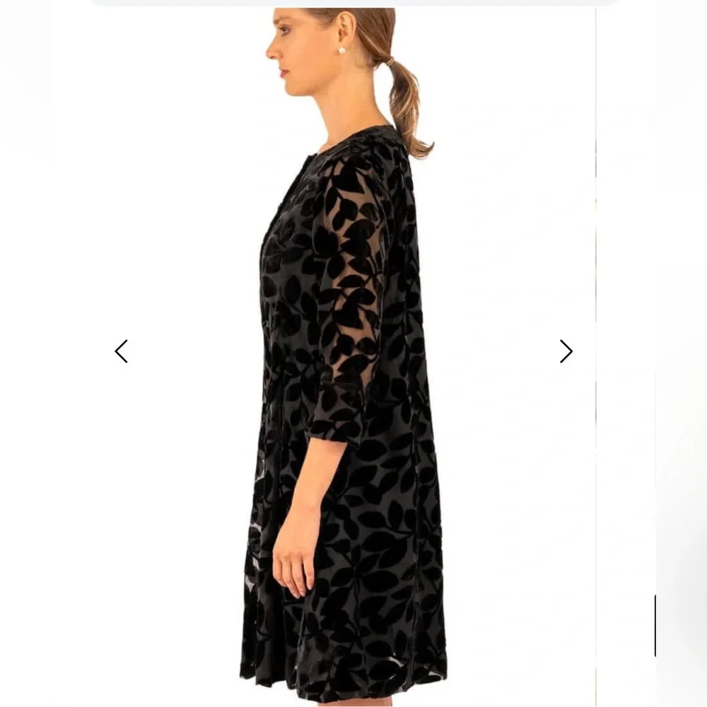 GRETCHEN SCOTT Ursula Swing Dress
- Luxe Leaf Velvet Black Size Medium - Picture 4 of 14
